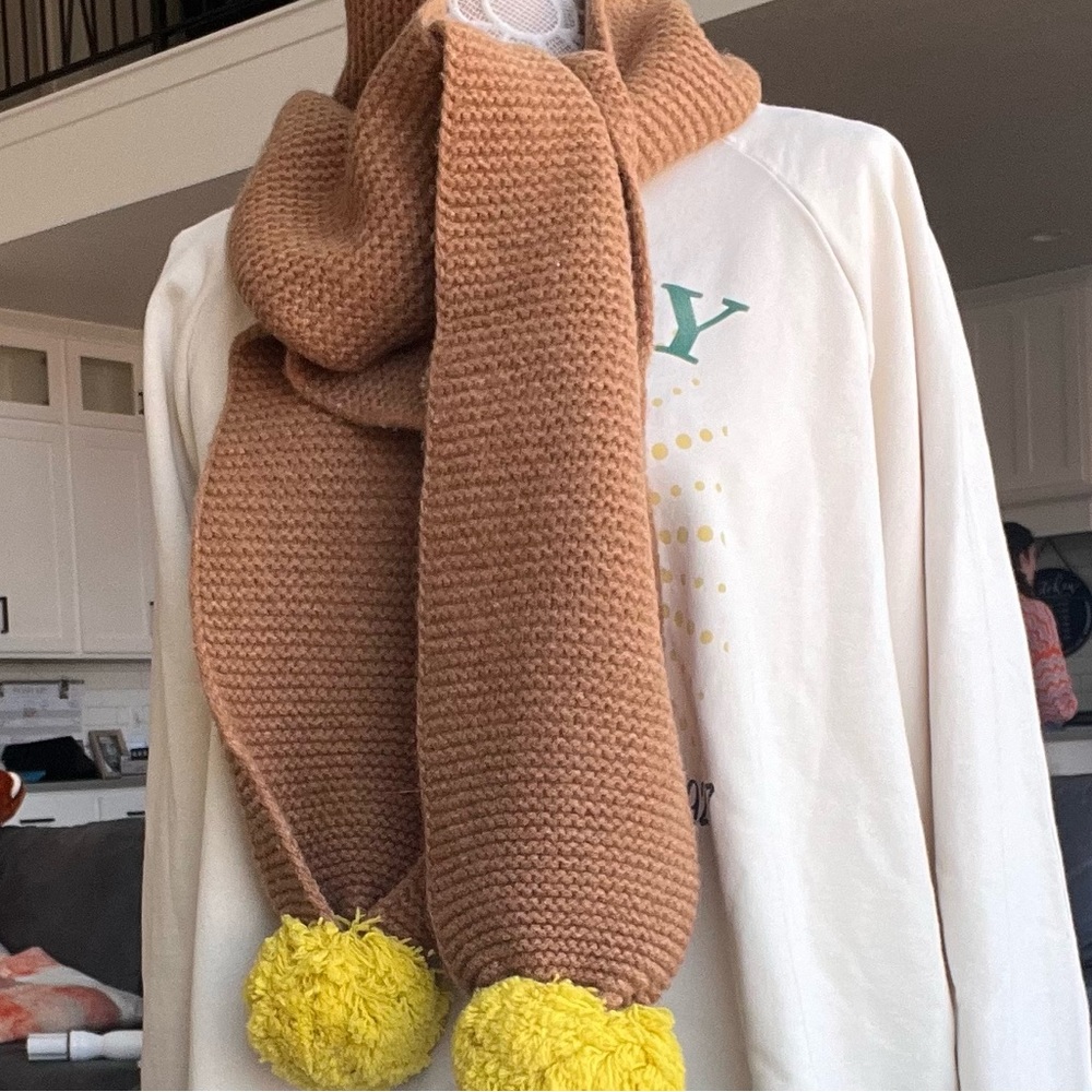 Scarf knitted